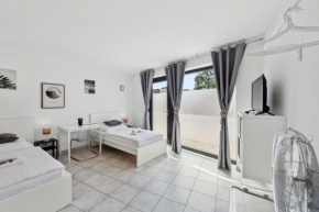ANDRISS - Travel & Work - 5 BR - Kitchen - Parking